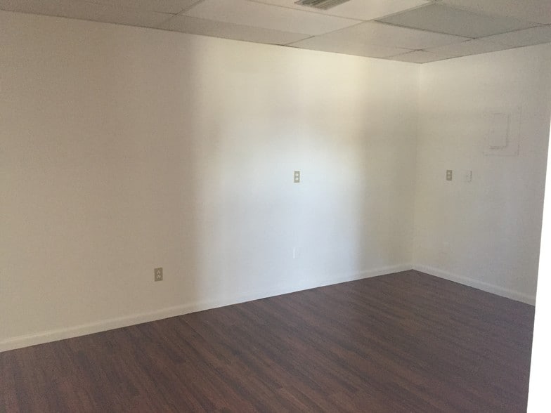 More Photos Of 6238 Presidential Ct, Fort Myers Medical For Sale
