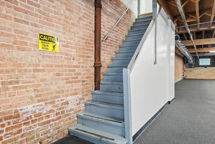 More Photos Of 526 N Western Ave, Chicago Manufacturing For Sale