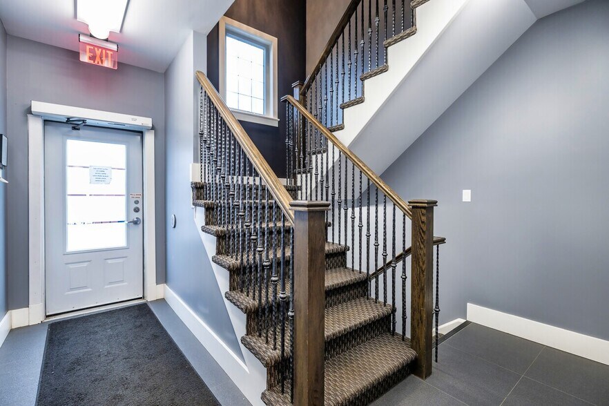 More Photos Of 193 King St E, Oshawa Office For Sale