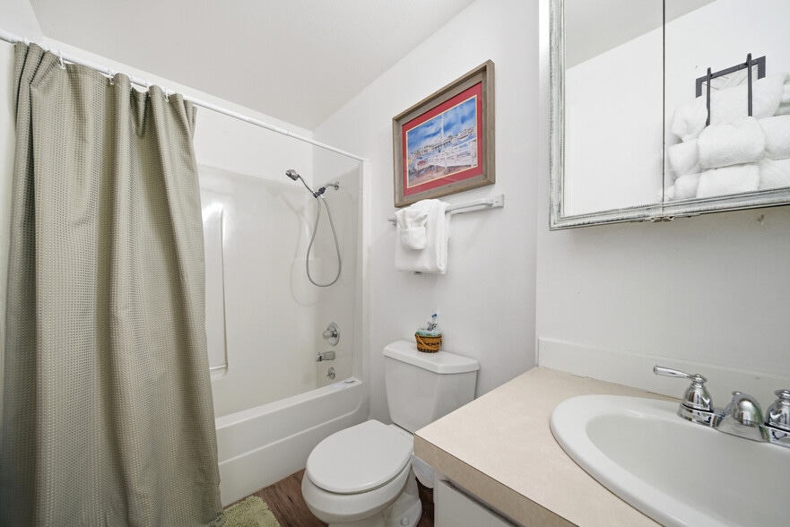 More Photos Of 101 S Miller St, Rockaway Beach Storefront Retail Residential For Sale