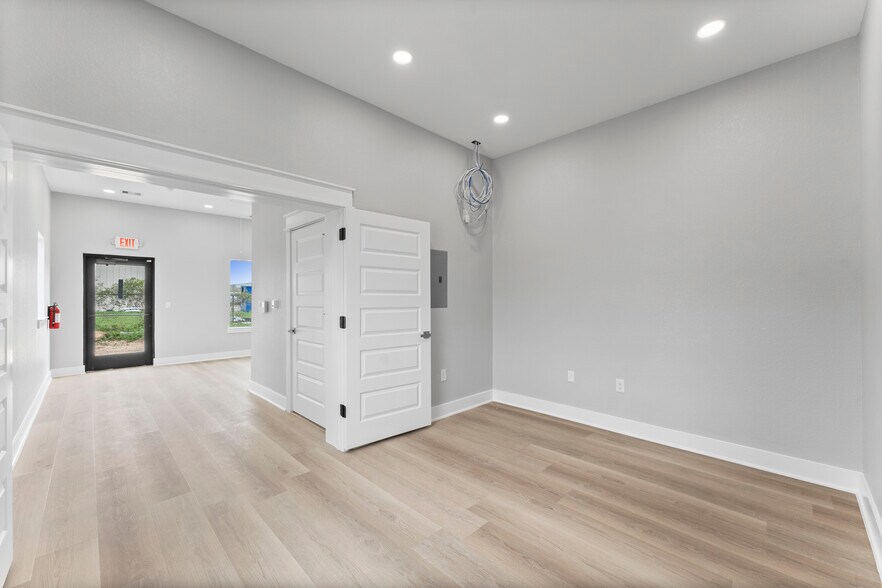 More Photos Of 11606 Westlock Dr, Tomball Medical For Sale