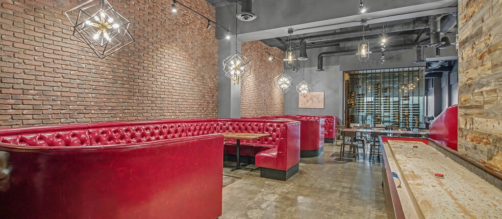 More Photos Of 220 E 4th St, Santa Ana General Retail For Lease