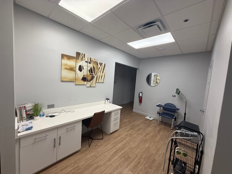 More Photos Of 9970 S Central Park Blvd, Boca Raton Medical For Lease