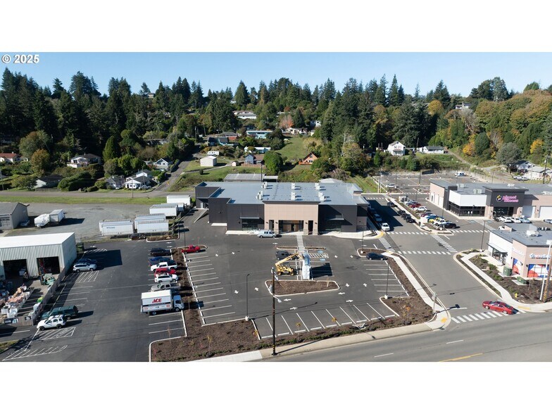 More Photos Of 1233 Teakwood Ave, Coos Bay General Retail For Sale