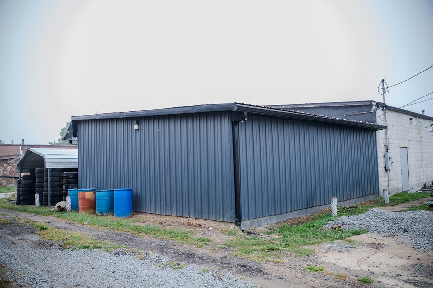 More Photos Of 312 E 14th St, Anderson Auto Repair For Sale