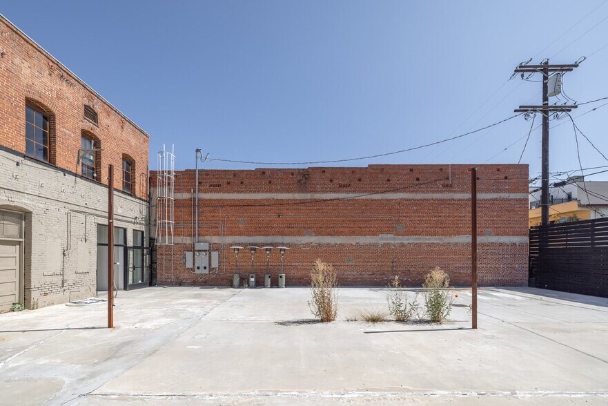 More Photos Of 629 N Western Ave, Los Angeles Office For Lease