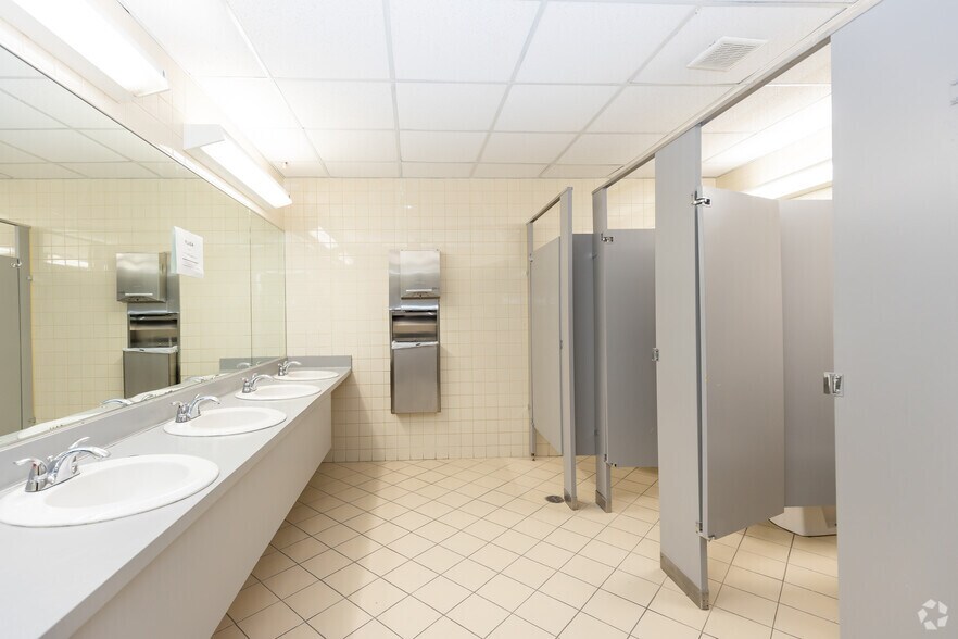 More Photos Of 840 SW 81st Ave, North Lauderdale Office For Sale