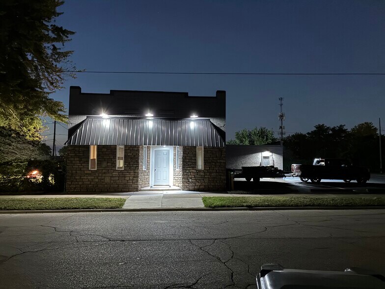 More Photos Of 10118 Eagle St, Dearborn Industrial For Sale