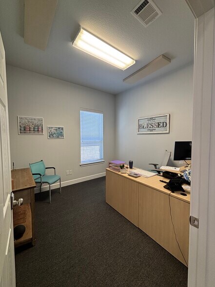 More Photos Of 660 S Bagdad Rd, Leander Office For Sale