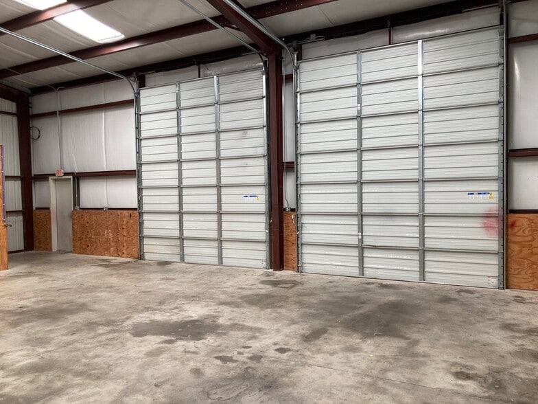 More Photos Of 1919 Golden Heights Rd, Fort Worth Unknown For Lease