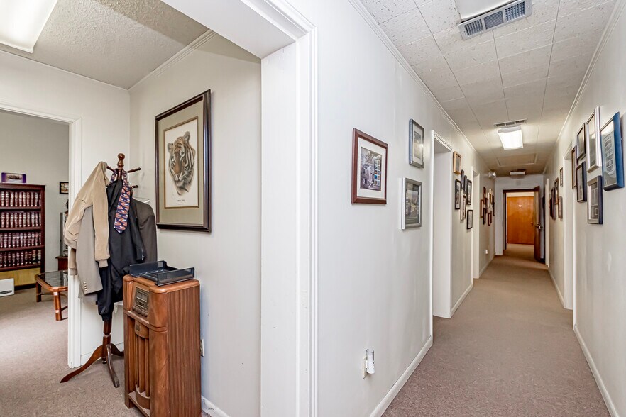 More Photos Of , Baton Rouge Office For Sale