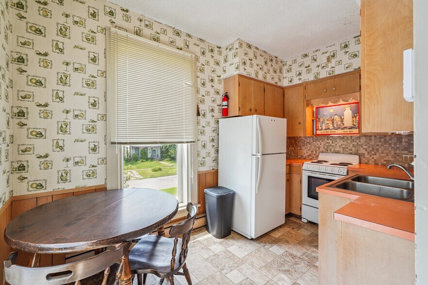 More Photos Of 920 High St, Grinnell Apartments For Sale