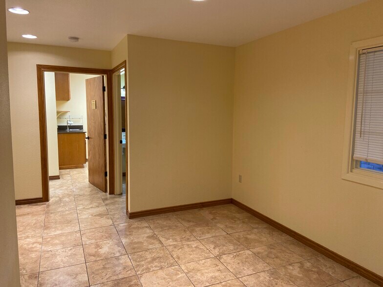 More Photos Of 515 N King St, Seguin Medical For Sale