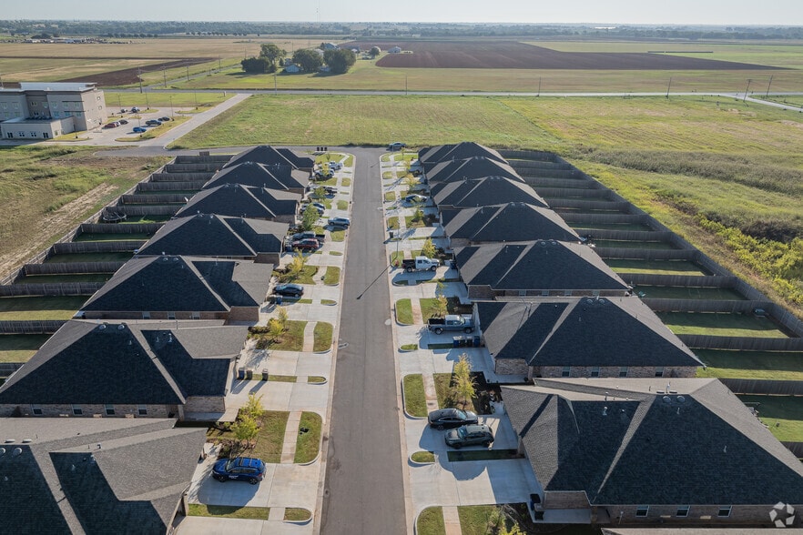 More Photos Of 646 Marlin Ct, Chickasha Apartments For Sale