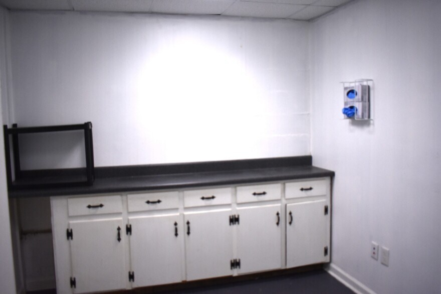 More Photos Of 104 N College St, Gadsden General Retail For Sale
