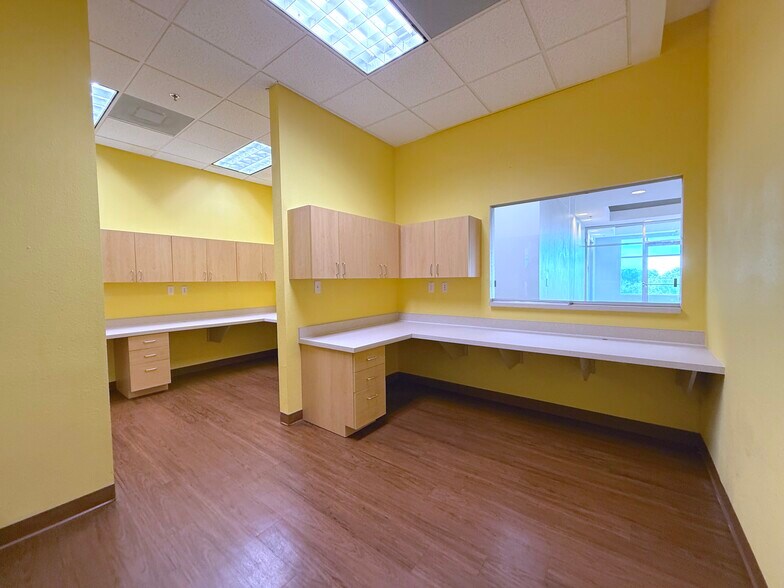 More Photos Of 1743 Park Center Dr, Orlando Medical For Lease