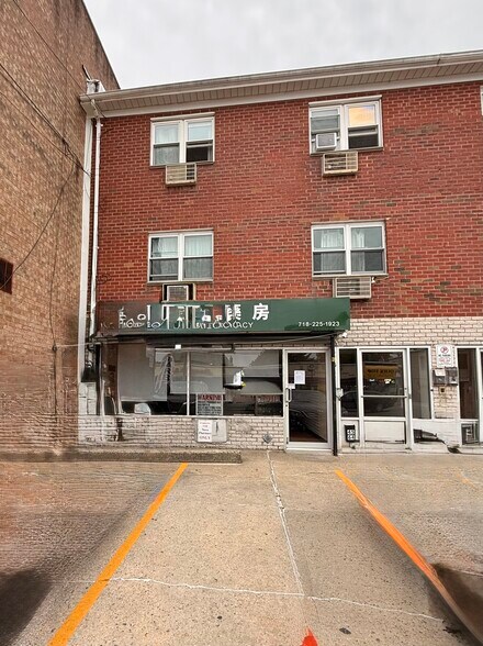 Primary Photo Of 4564 Bell Blvd, Bayside Apartments For Lease