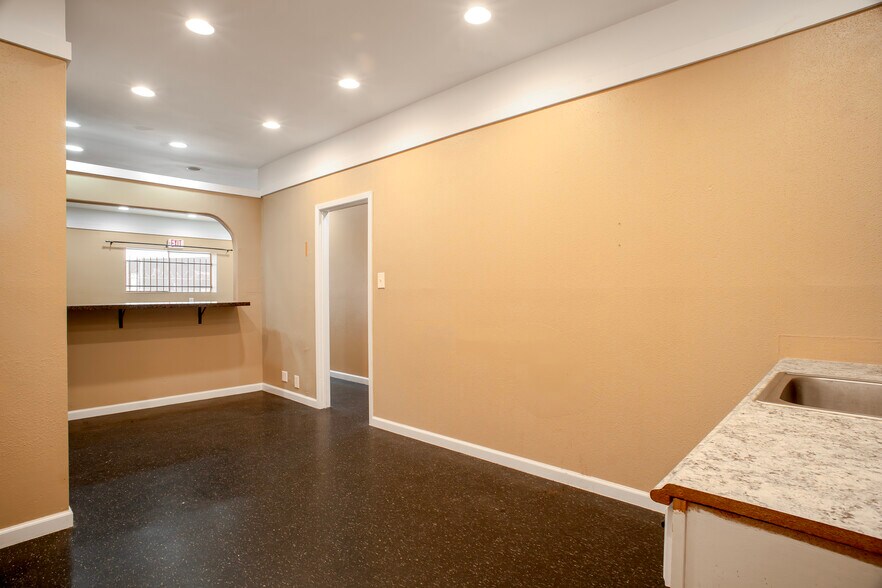 More Photos Of 910 Brenda St, Houston Warehouse For Sale