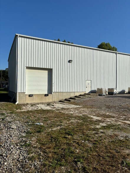 More Photos Of 2407 Washington Ave, Bedford Warehouse For Lease