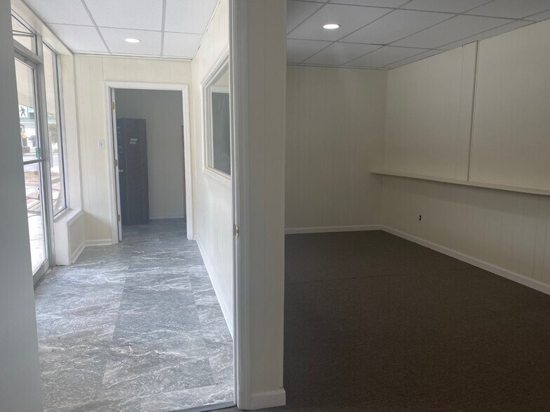 More Photos Of 123 S Laurel St, Springfield Storefront Retail Office For Sale