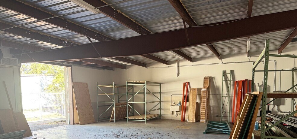 More Photos Of 1316 S 5th Ave, Wilmington Service For Lease