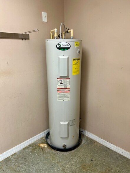 More Photos Of 45390 Green Ave, Callahan Office For Sale