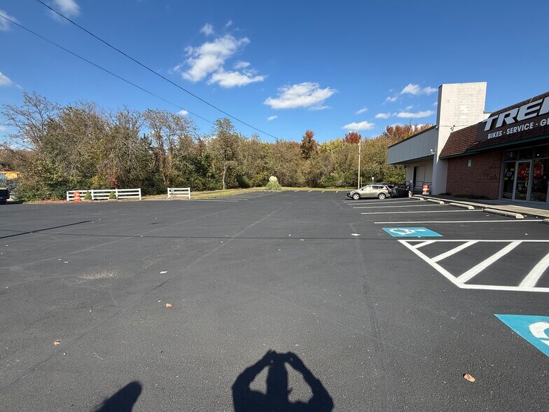 More Photos Of 3200 Leonardtown Rd, Waldorf Freestanding For Sale