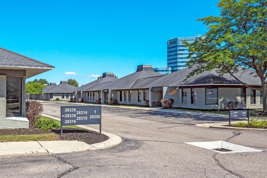 More Photos Of 28280-28290 Franklin Rd, Southfield Unknown For Lease