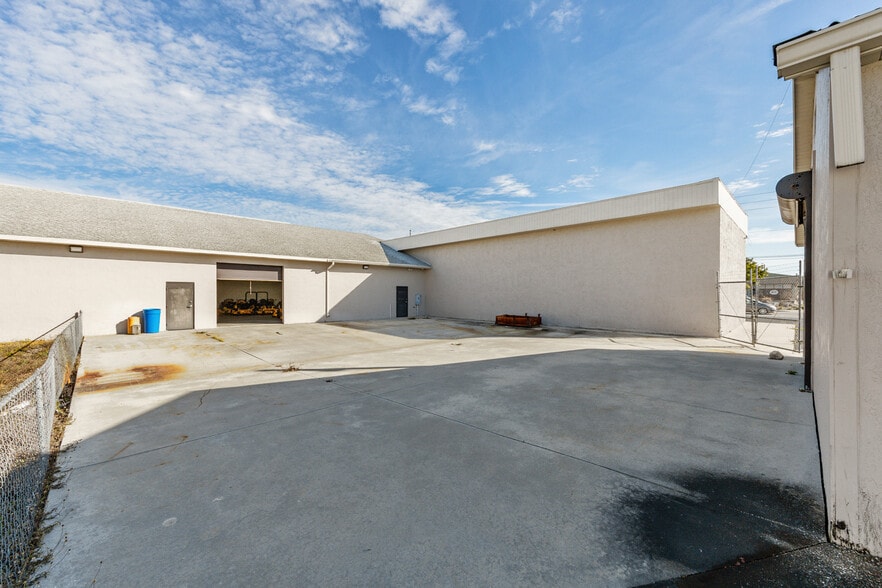 More Photos Of 818 N Magnolia Ave, Ocala Warehouse For Sale