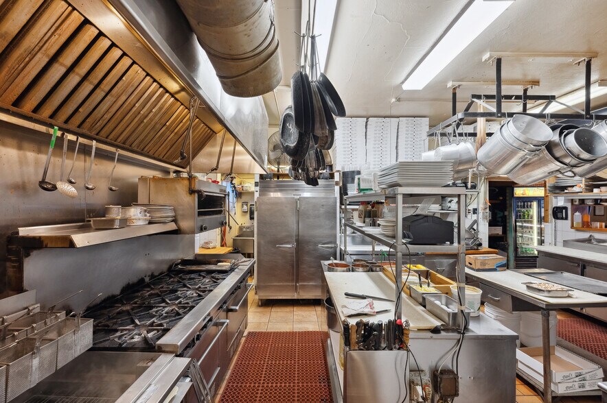 More Photos Of 21 Hill St, Southampton Restaurant For Lease