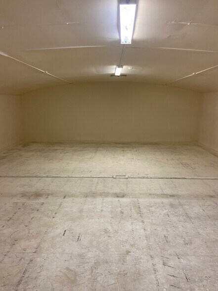 More Photos Of 5264 Long Beach Blvd, Long Beach Light Distribution For Lease