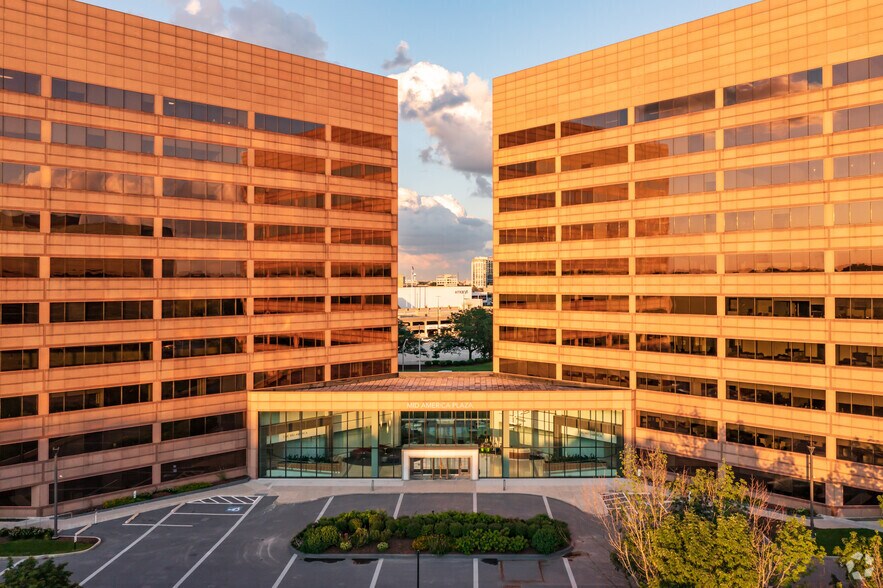 More Photos Of 1 Mid America Plz, Oakbrook Terrace Unknown For Lease