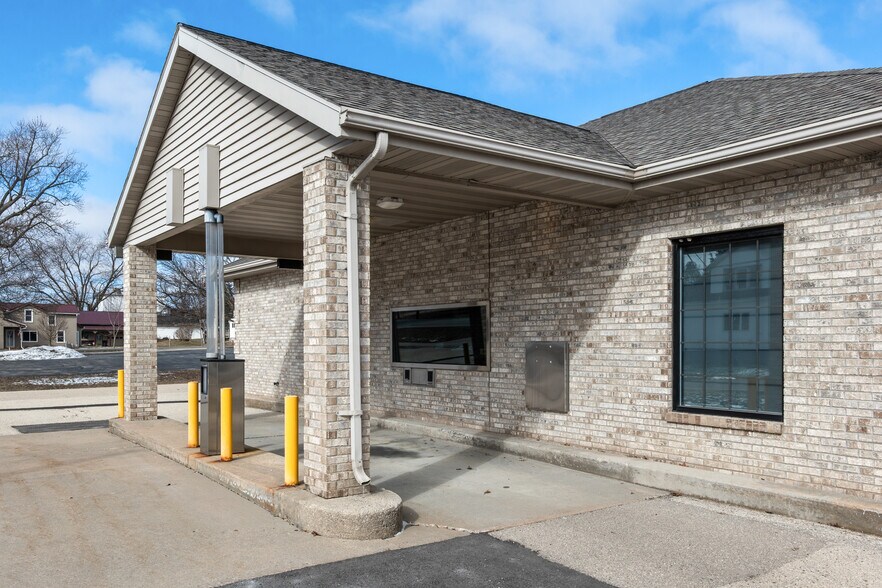 More Photos Of 102 S Woodward St, Brandon Service Station For Sale