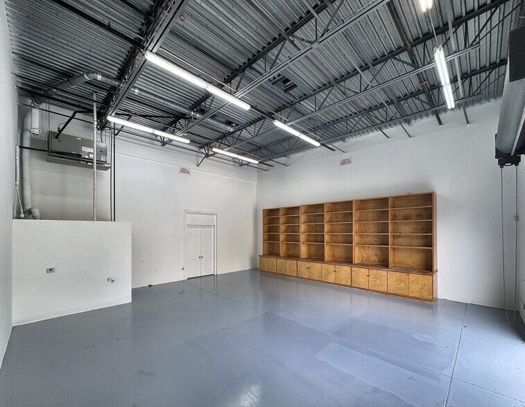 More Photos Of 2875 Jupiter Park Dr, Jupiter Light Manufacturing For Lease