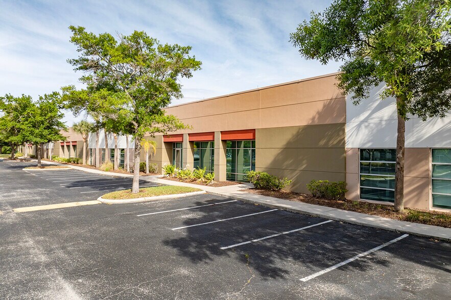 More Photos Of 10441 University Center Dr, Tampa Office For Lease