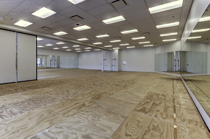 More Photos Of 135th St And Metcalf Ave, Overland Park Unknown For Lease