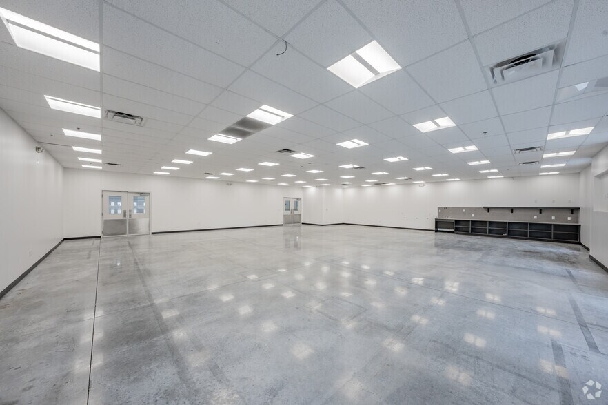 More Photos Of 6422 E Campus Dr, San Antonio Warehouse For Lease