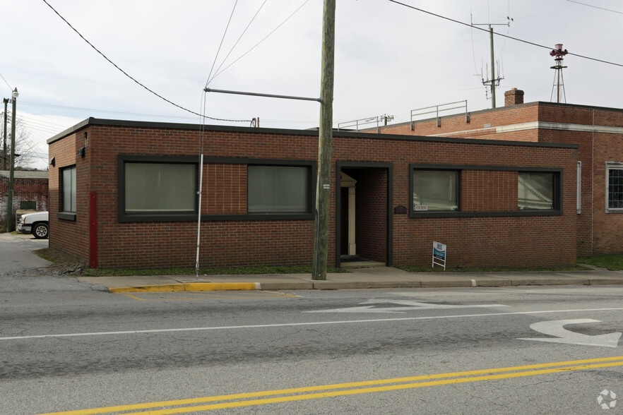 More Photos Of 109 W Atlantic St, South Hill Storefront Retail Office For Sale