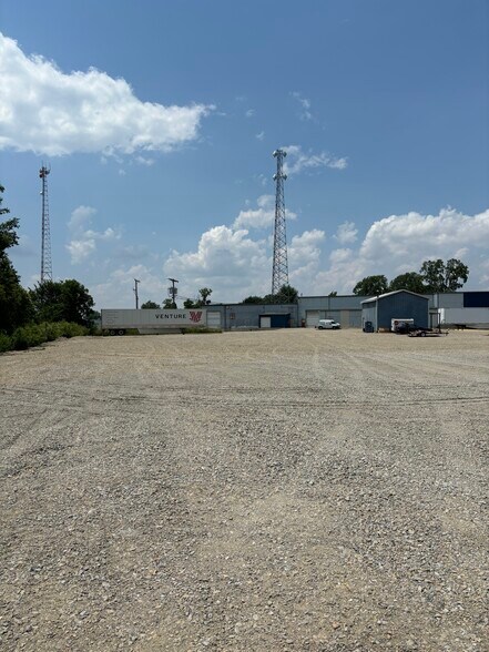 More Photos Of 729 Water Street, Hartford City Land For Lease