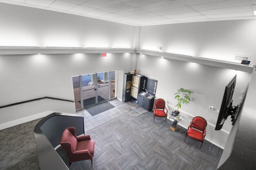 More Photos Of 307 S McKenzie St, Foley Office For Lease