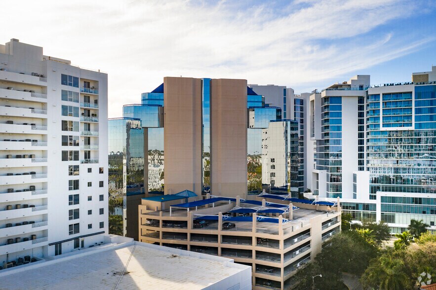 More Photos Of 2 N Tamiami Trl, Sarasota Office For Lease
