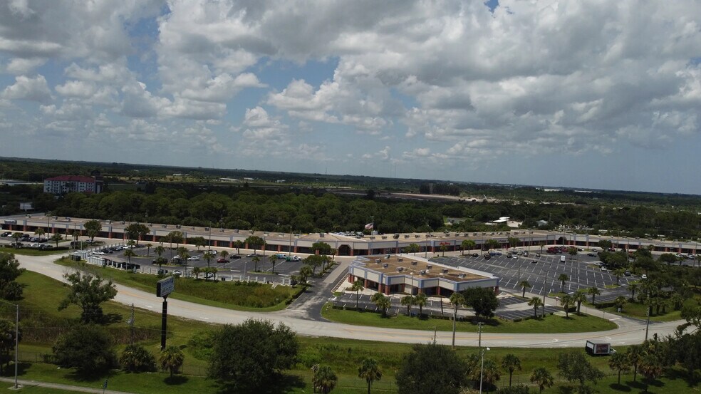 More Photos Of 2705-2819 Peters Rd, Fort Pierce Office For Lease