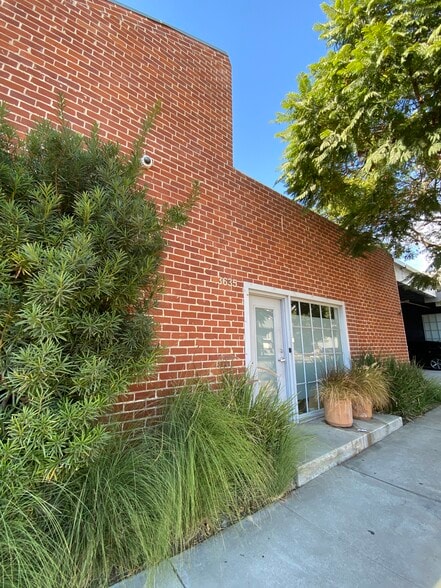 More Photos Of 8559 Higuera St, Culver City Light Distribution For Lease
