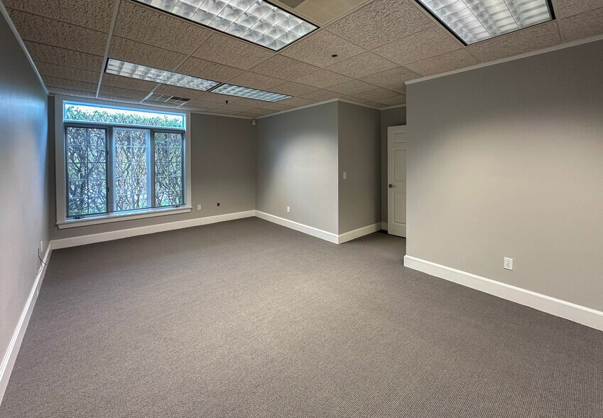 More Photos Of 176 East Main St, Westborough Medical For Sale