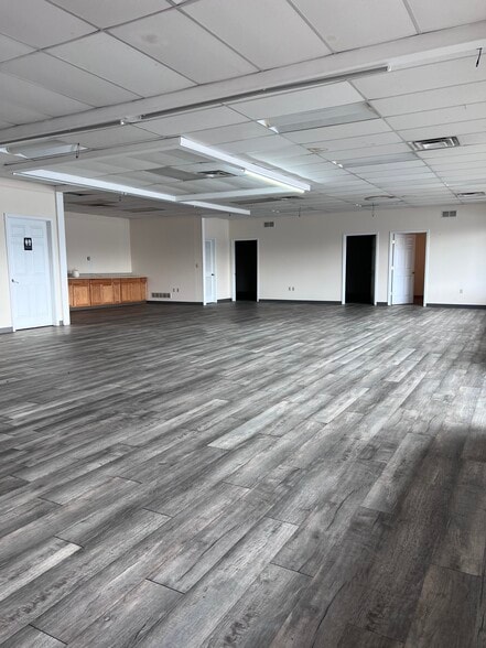 More Photos Of 209 River Dr, Irvine General Retail For Sale