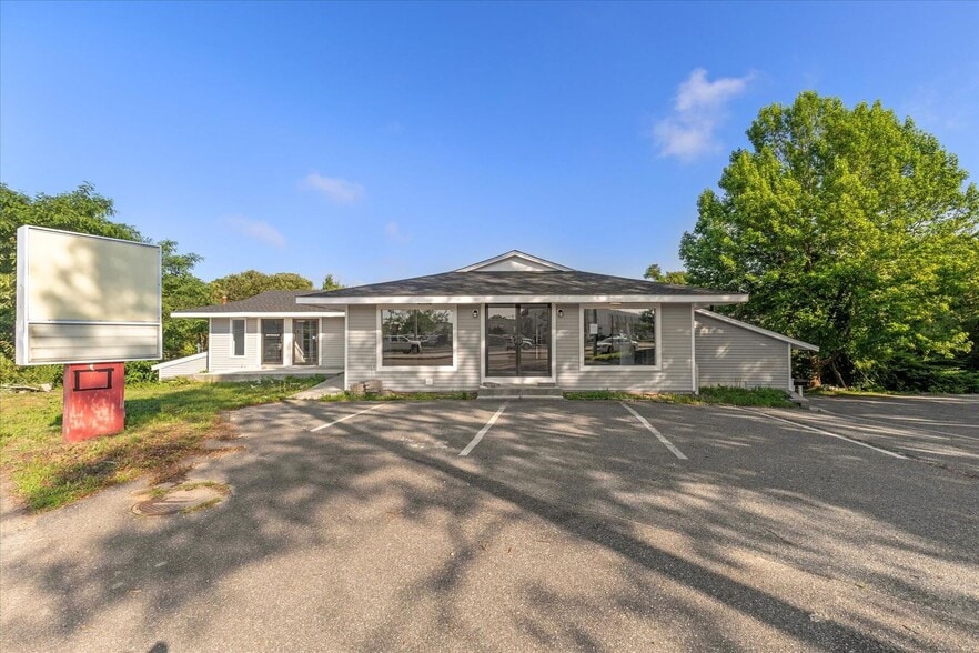More Photos Of 307 Falmouth Rd, Hyannis Office For Sale