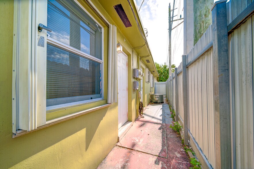 More Photos Of 7358 SW 23rd St, Miami Multifamily For Sale