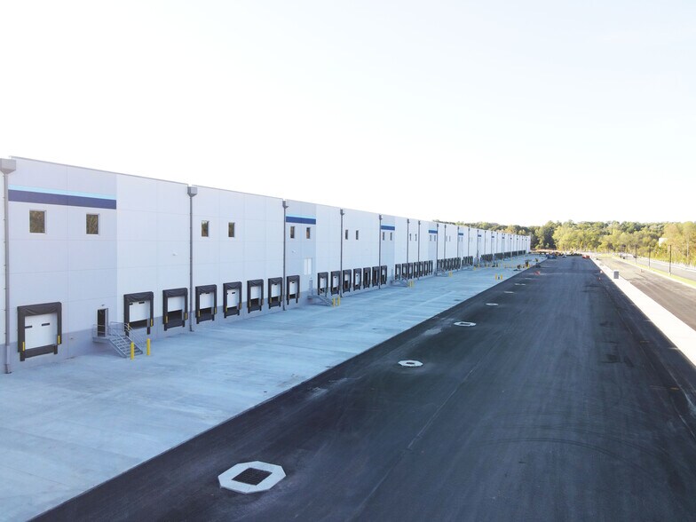 More Photos Of 25 Old Mill Rd, Suffern Unknown For Lease