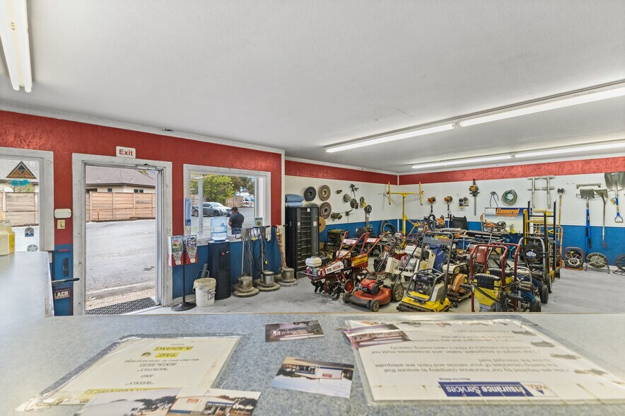 More Photos Of 17645 Blanco Rd, San Antonio General Retail For Sale