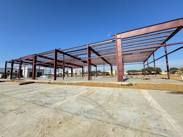 More Photos Of 405 Crossroads St, Laredo Freestanding For Lease